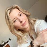 Lindsay Karlin's Instagram, Twitter & Facebook