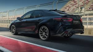 Diving into pricing, specs, features, fuel economy and photos. Toyota Camry Khann