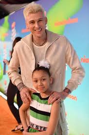 Machine gun kelly is a very private person, so it came as a surprise when he announced that he had a daughter. 9k9mv Qtlazj2m