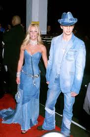 Outrageous fashion trends from the early '00s that you secretly kinda miss. Early 2000s Fashion Icons We All Worshiped Zeitgeist