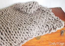 How To Arm Knit A Blanket In 45 Minutes With Simply Maggie Knitting Patterns Knitting Patterns Free Knitting 2020 Kol Orgu Battaniye Orgu Projeleri Yun Iplikleri