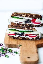 Frisch Belegt Rezept Fur Ein Mozzarella Gurken Sandwich Rezepte Lebensmittel Essen Essen Fur Die Arbeit