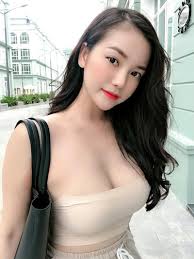 Lên báo Trung gái xinh vòng 1 khủng tiết lộ sốc về quá khứ