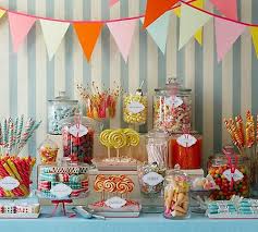 24 Kreative Ideen Fur Eine Einzigartige Hochzeitsfeier So Wird Sie Unvergesslich Hochzeit Schokoriegel Hochzeit Sussigkeiten Candy Bar Hochzeit
