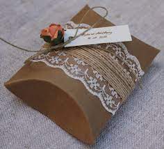 Boite A Dragees Kraft Toile De Jute Dentelle Et Fleur Rose Saumon Par Lamarieeinspiree Sur Etsy Boite Dragees Contenant Dragees Mariage Boite Dragees Mariage