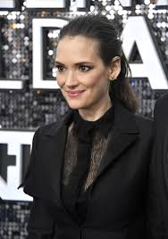 Cadillac super bowl ad winona ryder and timothée chalamet star in 'edward. Lugner Winona Ryder Nimmt Stellung Im Johnny Amber Drama Promiflash De