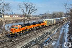 Westbound Ns Local Train At Kansas City Mo Train Tracks Train Diesel Locomotive