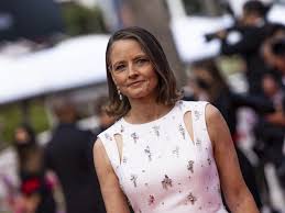 La maîtresse de cérémonie est l'actrice doria tillier. Festival De Cannes 2021 Pourquoi Jodie Foster Parle T Elle Si Bien Francais Femme Actuelle Le Mag