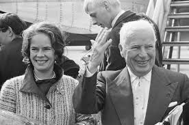 Gloria vanderbilt perfume reviews, eau de luxe, fatale, glorious, honeymoon, jardin a gloria vanderbilt is an artist, actress, designer, author, socialite and heiress from one of america's most. Oona O Neill Wikipedia