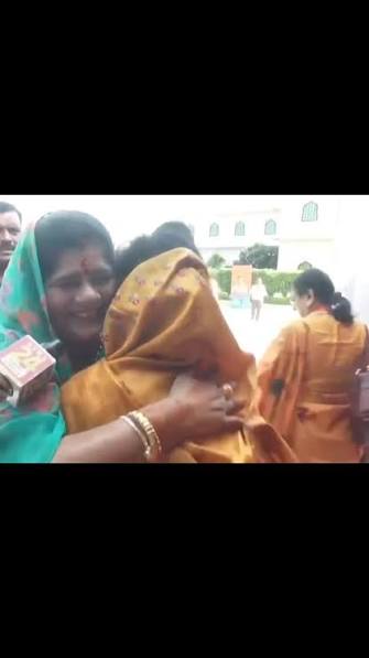 ओरछा में इमरती देवी का CM फेस पर बड़ा बयान, रामराजा से कृष्णा गौर को  मुख्यमंत्री बनाने की प्रार्थना!, इमरती देवी बोलीं… रामराजा कृष्णा गौर को  मुख्यमंत्री बना दें, इमरती देवी ने मंत्री कृष्णा गौर को ...