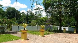 Pada tahun 1899, sebuah batu bersurat didalam tulisan jawi ditemui separuh tenggelam ditebing sungai tersat, kuala berang di. New Batu Bersurat Review Of Kuala Berang Memorial Inscription Kuala Berang Malaysia Tripadvisor