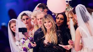 Der langersehnte traum ins finale von „germany's next topmodel zu kommen, erfüllte sich für maureen, lijana, jacky und sarah p. Gntm 2019 Finale Mit Heidi Klum So Reagiert Das Netz Auf Die Grosse Show