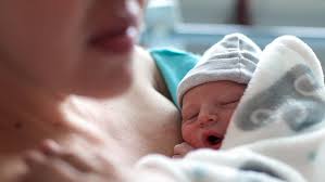 Utilisez le calculateur de grossesse de flo et découvrez à quelle date vous accueillerez probablement votre bébé ! Une Femme Accouche A Domicile D Un Bebe De Plus De 5 Kilos Magicmaman Com