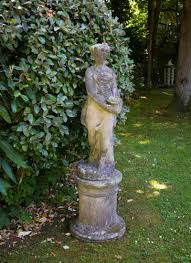 Sta33 plate lion right w40cm weight 18kg for purchasing you must register; Vintage Chilstone Rare Pieceschilstone