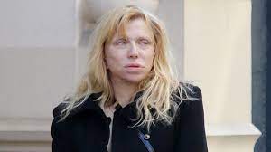 This site is unofficial and isn't affiliated with courtney. Kurt Cobains 52 Geburtstag Witwe Courtney Total Fertig Promiflash De