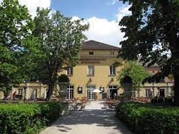 Überall blühte es und es die bunten farben waren eine wohltat für die seele. Biergarten Munchen Park Cafe