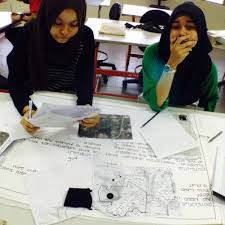 Walau bagaimanapun, perancangan dan pengurusan yang terperinci harus dilakukan pihak perancang bandar untuk memastikan aktiviti pertanian yang dijalankan tidak memberi kesan negatif kepada penduduk dan sistem bandar itu sendiri. Fotos En Studio Perancangan Bandar Dan Wilayah Uitm Perak Edificio Universitario Academico