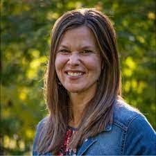 Amanda Nale's Instagram, Twitter & Facebook