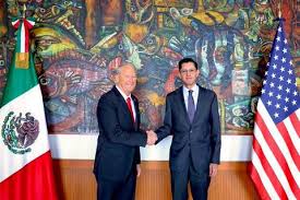 Canciller se reúne con el embajador Ronald Johnson para conversar sobre cooperación en seguridad