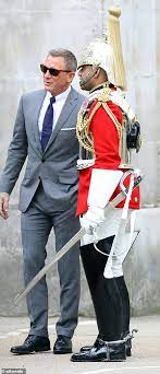 James Bond Picture Exclusive Daniel Craig Returns To Work In 2020 Daniel Craig Daniel Craig Suit Daniel Craig James Bond