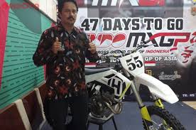 Setelah itu dia menggunakan motornya berpindah ke ruangan lain untuk bertemu dengan rekannya. Ambassador Kejuaraan Dunia Mxgp 2018 Indonesia Fatir Muchtar Doyan Naik Trail Gridoto Com