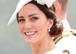 Kate Middleton e príncipe William chamam atenção com looks sociais durante  desfile militar na Jamaica