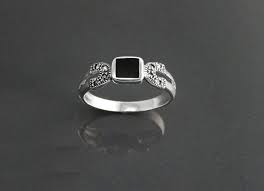 Find bague en argent in canada | visit kijiji classifieds to buy, sell, or trade almost anything! Petit Anneau Marcassite Argent 925 Veritable Pierre Onyx Etsy Bijoux Bijoux Vintage Bague Art Deco