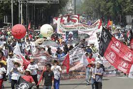El día 1ro de mayo todos los trabajadores celebraran el día del trabajo, recordando a los mártires de chicago que lucharon por una jornada de 8 los trabajadores han logrado un mayor salario, jornada de 8 horas y servicios médicos. Descubre El Origen Y La Historia Del Dia Del Trabajo Dias Festivos En Mexico