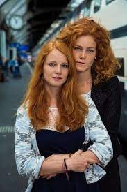 Zurich Schweiz Patricia Und Rebecca Sind Schwestern Die Fotografin Rothaariges Madchen Rotfuchsiges Madchen Hubsche Rothaarige