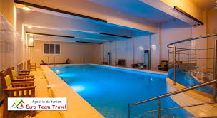 Ca sa ajungeti la noi trebuie sa strabateti toata statiunea. Hotel Domogled Baile Herculane Seniori Activi 12 Nopti