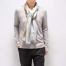 メンズストールとロングtシャツの春コーデ 40代 ファッション メンズ グレーとベージュ メンズ