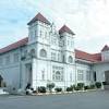 The sultan azlan shah gallery is a museum that showcases the various displays pertaining to the royal family of perak state. 1