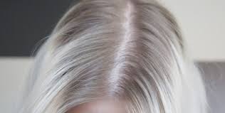 Der ton am haaransatz sollte etwa drei stufen dunkler sein, als die haarfarbe in den längen. Zuruck Zur Naturhaarfarbe Zuckerblond De