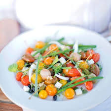 Salade Chaude De Tomates A La Feta A La Poele Recette En 2020 Salade Chaude Recettes De Cuisine Cuisine Grecque