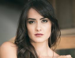 Laura Molina 项目:: Photos, videos, logos, illustrations and branding ::  Behance