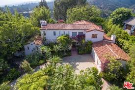 I'm that actor in some of the movies you liked and some you didn't. Tom Hanks And Rita Wilson Sold Two Neighboring Properties For 17 5 Million Architectural Digest