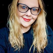 Does anyone know any churches that do a verse by verse teaching? Reading  cover to cover, and explain the original Hebrew or Greek text. Just  curious, any help of personal experiences would