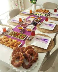 Zeinab Ibrahim Adli Kullanicinin Breakfast Kahvalti Sofralari Invitation Food Panosundaki Pin Yemek Sunumu Yemek Susleme Yemek Sanati
