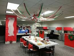Holiday Office Decorating Ideas Get Smart Workspaces Office Christmas Decorations Office Christmas Party Office Party Decorations
