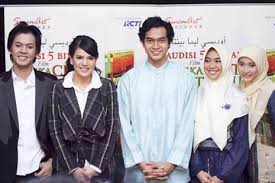 Film ini dibintangi antara lain oleh kholidi asadil alam, oki setiana dewi, alice norin, andi arsyil rahman, meyda sefira, deddy mizwar, niniek l. 5 Bintang Utama Mega Film Ketika Cinta Bertasbih Berau Duabelas