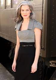 Gray Hair Does Not Make You Look Old Grey Hair Inspiration Gorgeous Gray Hair Beautiful Gray Hair
