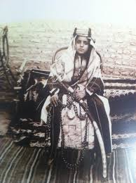 وثائق من التاريخ Na Twitteru ح كم عبدالعزيز بن متعب الجنازه ٩ سنوات ام ا وفاته فكانت في روضة مهنا ١٣٢٤ هـ ضد جيش الملك عبدالعزيز رأى بيرق ابن سعود
