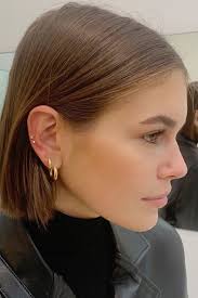 Ohrschmuck hat eine lange tradition, denn schon vor vielen tausend jahren haben die menschen ihre ohren mit steckern und kleinen ringen geschmückt. Wo Sich Models Wie Kaia Gerber Ihre Piercings Stechen Lassen In 2020 Piercing Coole Ohrlocher Piercings