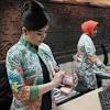 Jasa pembuatan seragam kantor jadi, seragam kantor rok. Https Encrypted Tbn0 Gstatic Com Images Q Tbn And9gcsb36ytnmjhs0zfgqjo7wmycep 34r1 5j Q0k1b1i8zzud Lsy Usqp Cau