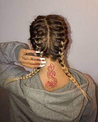 Piercings Einzigartige Menschlicher Korper Auffallig Ist Tatsachlich Jedesmal Wenn Eine Nadel Als Red Tattoos Girl Tattoos Girl Back Tattoos