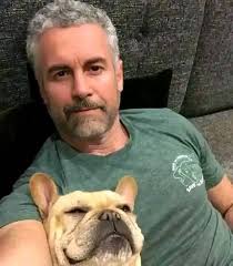 Welcome to Romantics! A community of hopeless romantics, where we share  love quotes, relationship advice and help each other. Ask your questions  and invite your friends to be a part of our