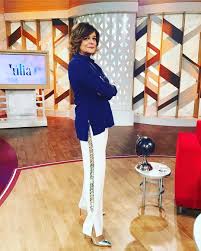 Anne lottermann (santa rosa, 18 de outubro de 1983) é uma jornalista, apresentadora, comentarista, radialista e repórter brasileira. Julia Pinheiro E Rival Fatima Lopes Tem Segredo Que As Une