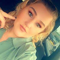 Amanda Hemphill's Instagram, Twitter & Facebook