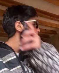 أشعلت الفنانة الكويتية نورة العميري مواقع التواصل الاجتماعي، بعدما نشرت مقطع فيديو سُجل لها وظهرت فيه وهي تجلس الى جانب والدتها في السيارة. Laya Boutique Ø¹Ø·Ø± Ù†ÙˆØ±Ø© Ø§Ù„Ø¹Ù…ÙŠØ±ÙŠ Ù…Ø§ÙŠ Ø¹ÙŠÙ†ÙŠ ØªÙ…Ø¯Ø­ ÙÙŠÙ‡