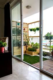 Balcon Et Terrasse Design In 2020 Apartment Patio Gardens Small Balcony Design Small Balcony Garden